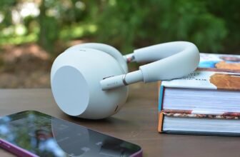 This is how the Sony WH-1000XM6 examine to the WH-1000XM5 and AirPods Max
