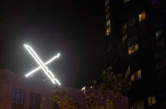 X is experiencing an information middle outage
