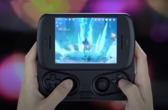 This New Retro Handheld Is Nostalgia Bait for Early-2000s Sliding Telephones