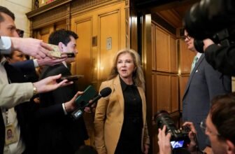 US senators reintroduce invoice to open Apple and Google’s app shops