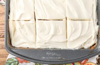 Fluffy Cream Cheese Frosting – Barefeet within the Kitchen